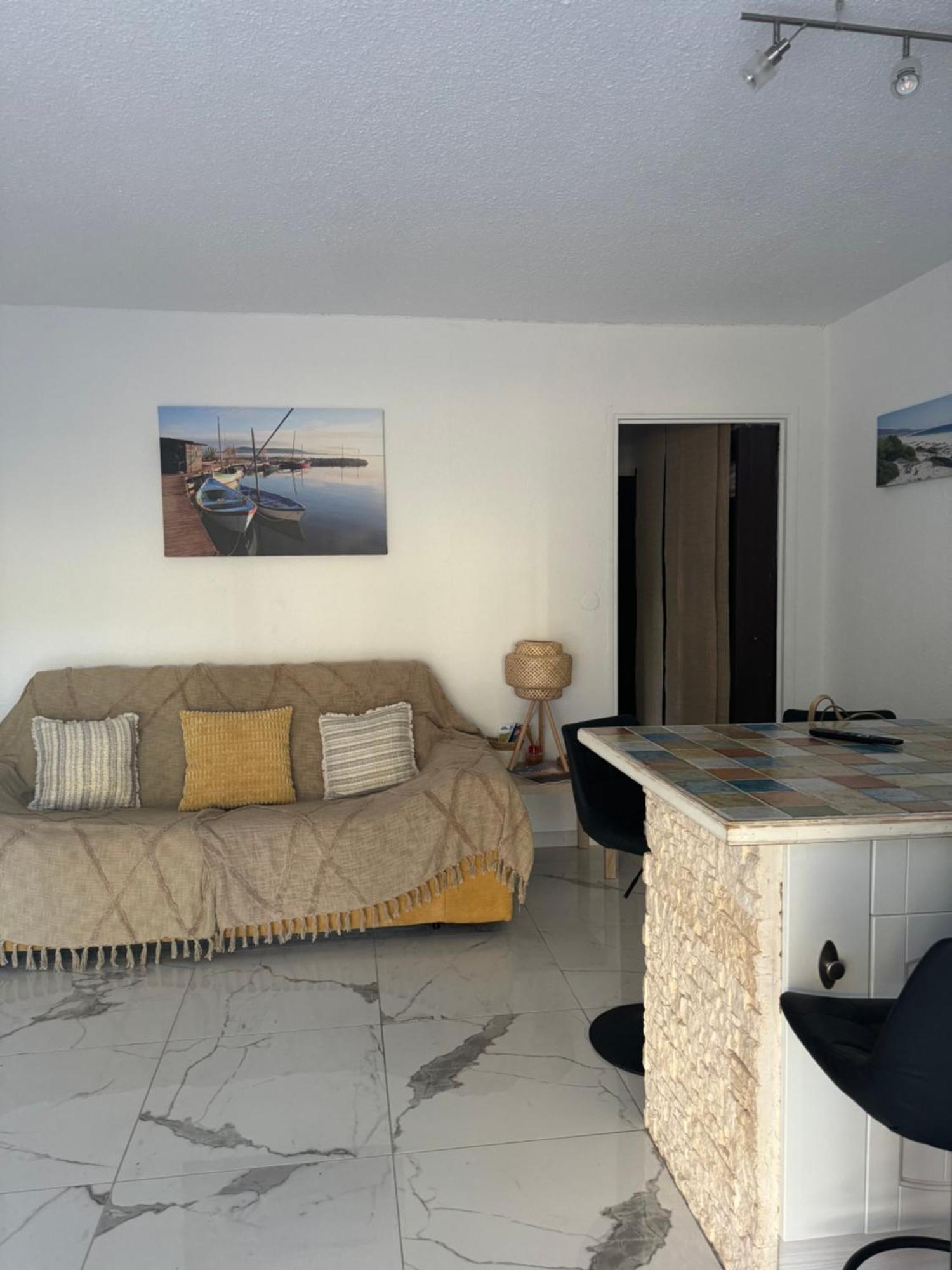 Grand Studio Cabine Proche Plage Et Port Грюїссан Екстер'єр фото